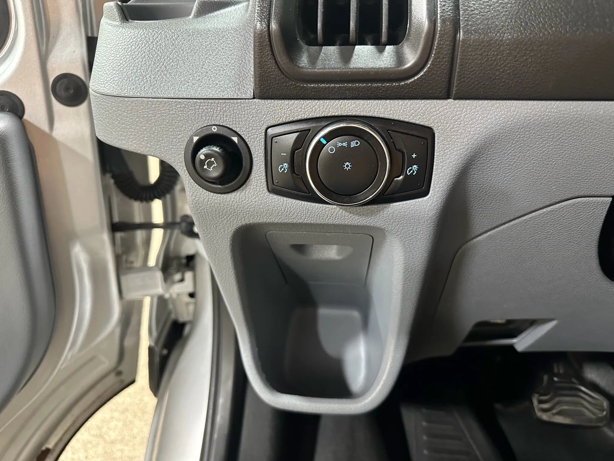 Used 2015 Ford Transit 350 XL image 39