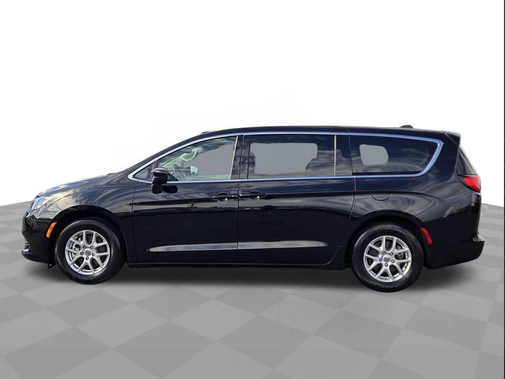 Used 2024 Chrysler Voyager LX FWD image 8