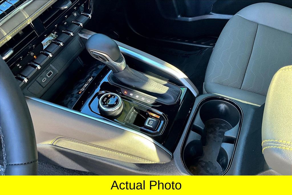 Used 2024 Chevrolet Colorado ZR2 w/ ZR2 Convenience Package III image 14