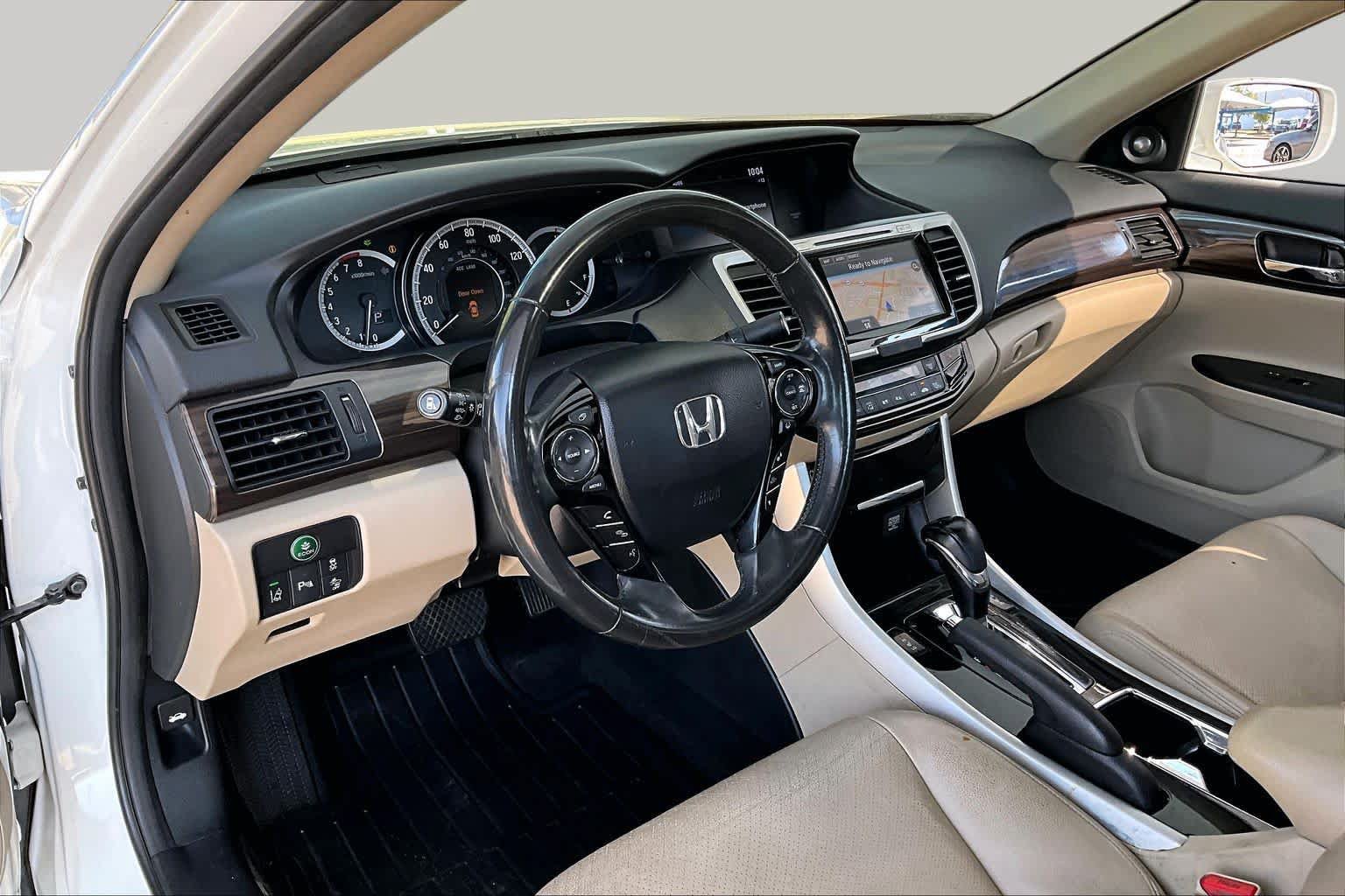 Certified 2017 Honda Accord Touring image 18