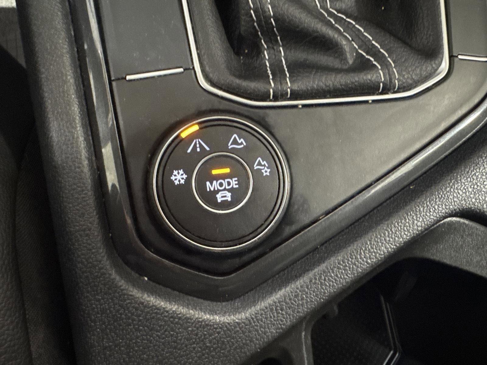 Used 2022 Volkswagen Tiguan SE image 22