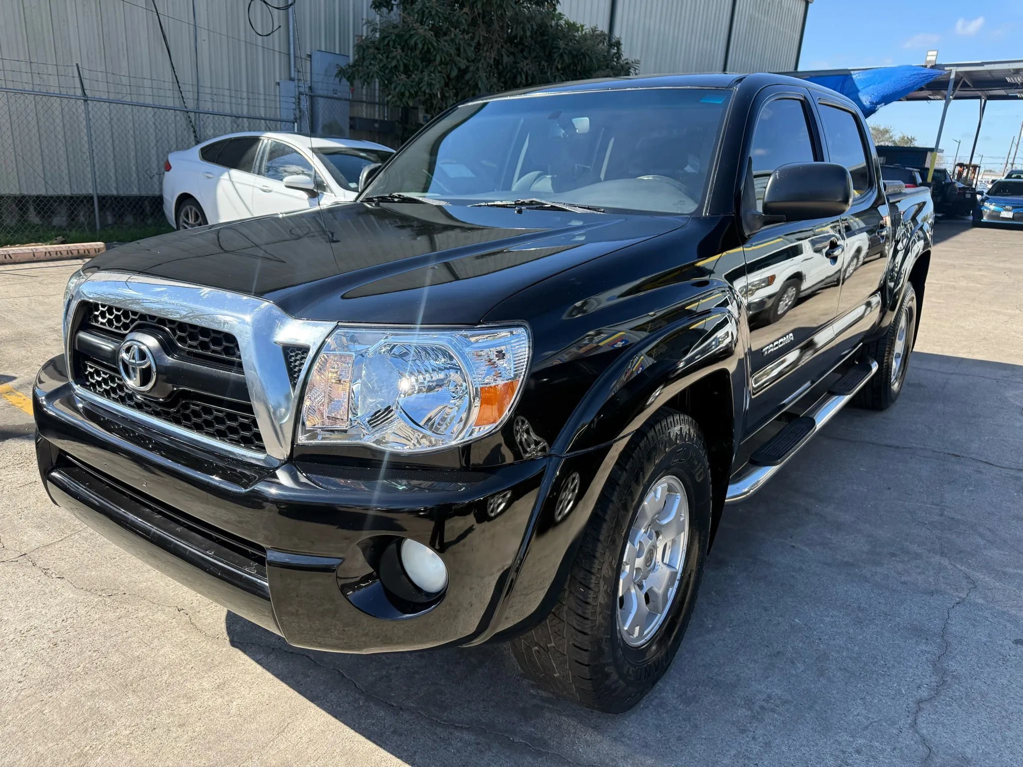 Used 2011 Toyota Tacoma 4x4 Double Cab w/ TRD Off-Road Pkg image 3