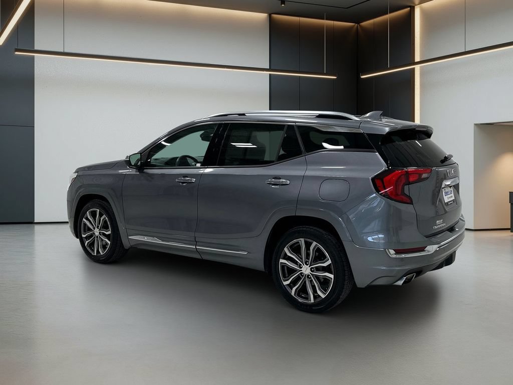 Used 2020 GMC Terrain Denali w/ Denali Premium Package FWD image 3