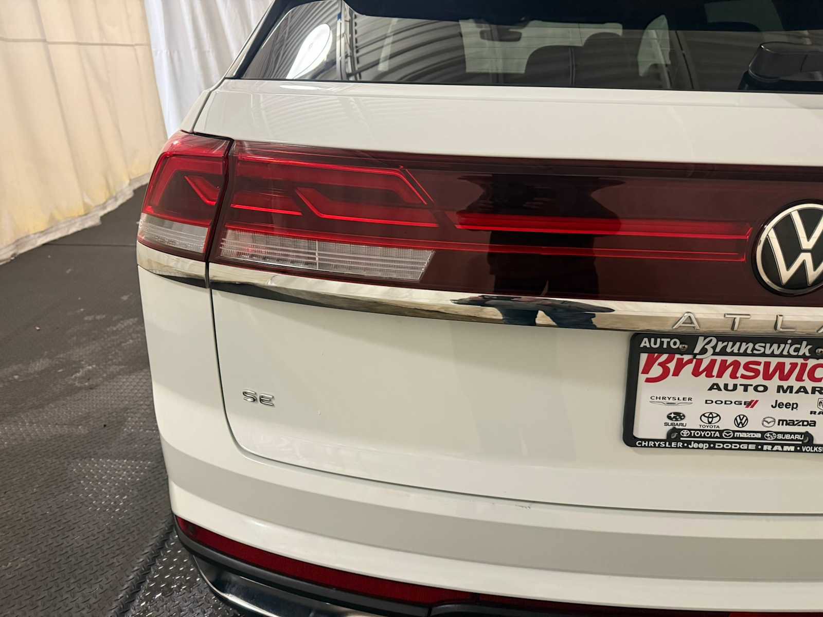 Certified 2024 Volkswagen Atlas Cross Sport SE image 17