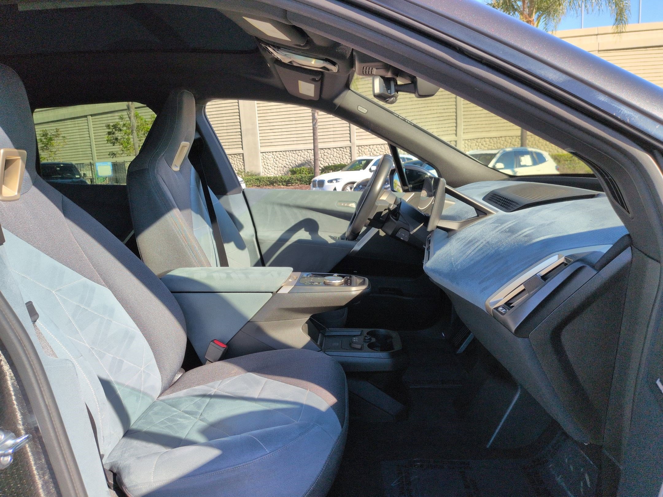 Used 2022 BMW iX xDrive50 w/ Premium Package image 33