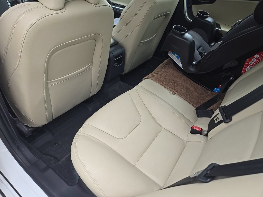 Used 2018 Volvo S60 T5 Dynamic w/ Vision Package FWD image 8