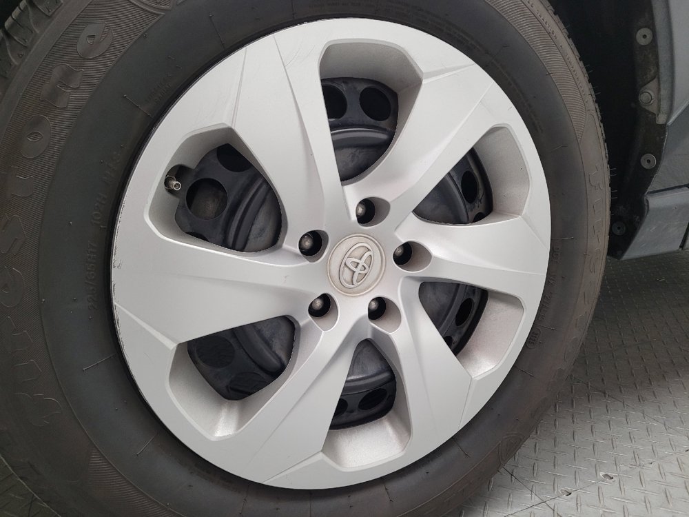 Used 2021 Toyota RAV4 LE FWD image 31