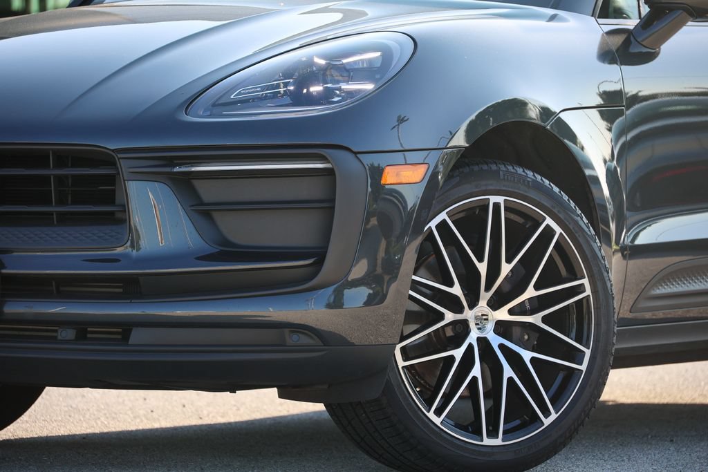 Certified 2026 Porsche Macan Turbo AWD/4WD image 8
