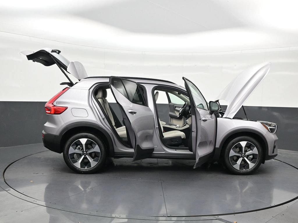 New 2026 Volvo XC40 B5 Plus w/ Protection Package Premier AWD/4WD image 30
