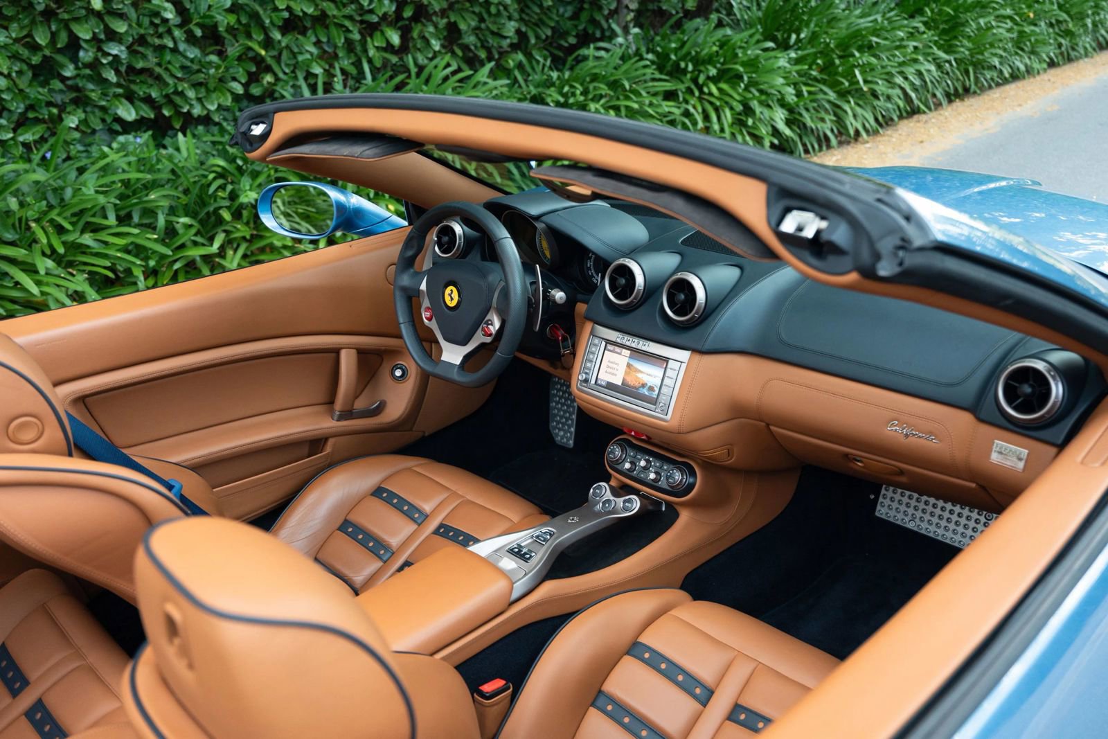 Used 2010 Ferrari California RWD image 58