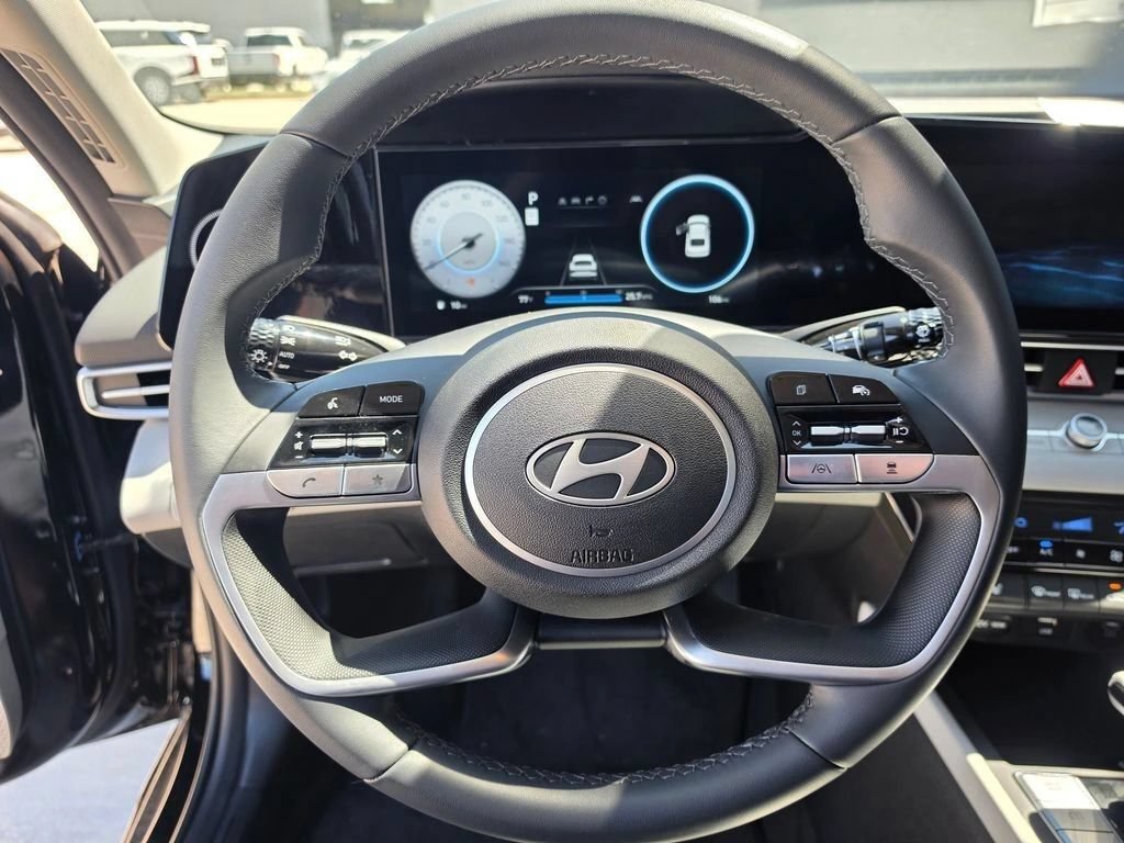 Certified 2025 Hyundai Elantra Limited FWD image 10