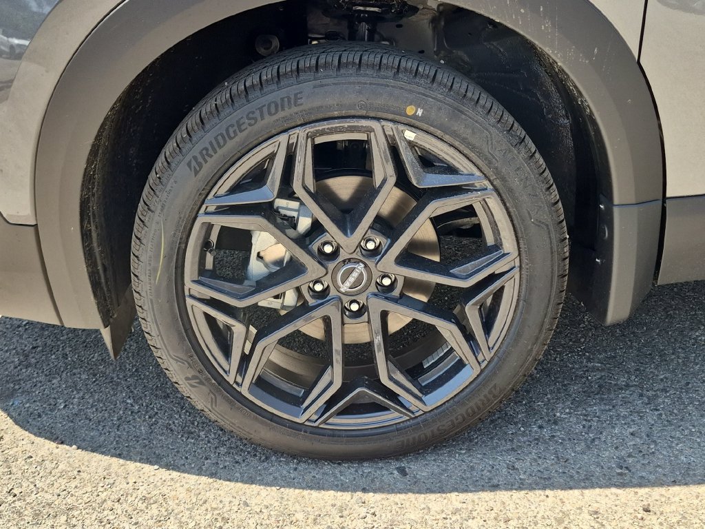 New 2026 Nissan Kicks SR FWD image 11