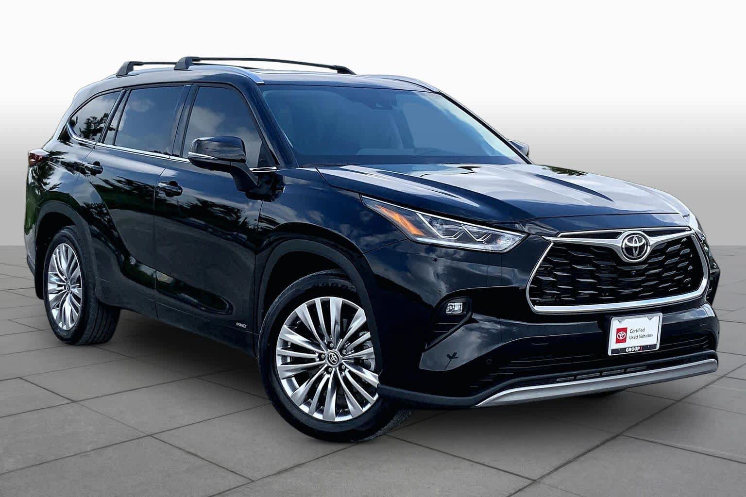 Certified 2026 Toyota Highlander Platinum AWD/4WD image 3