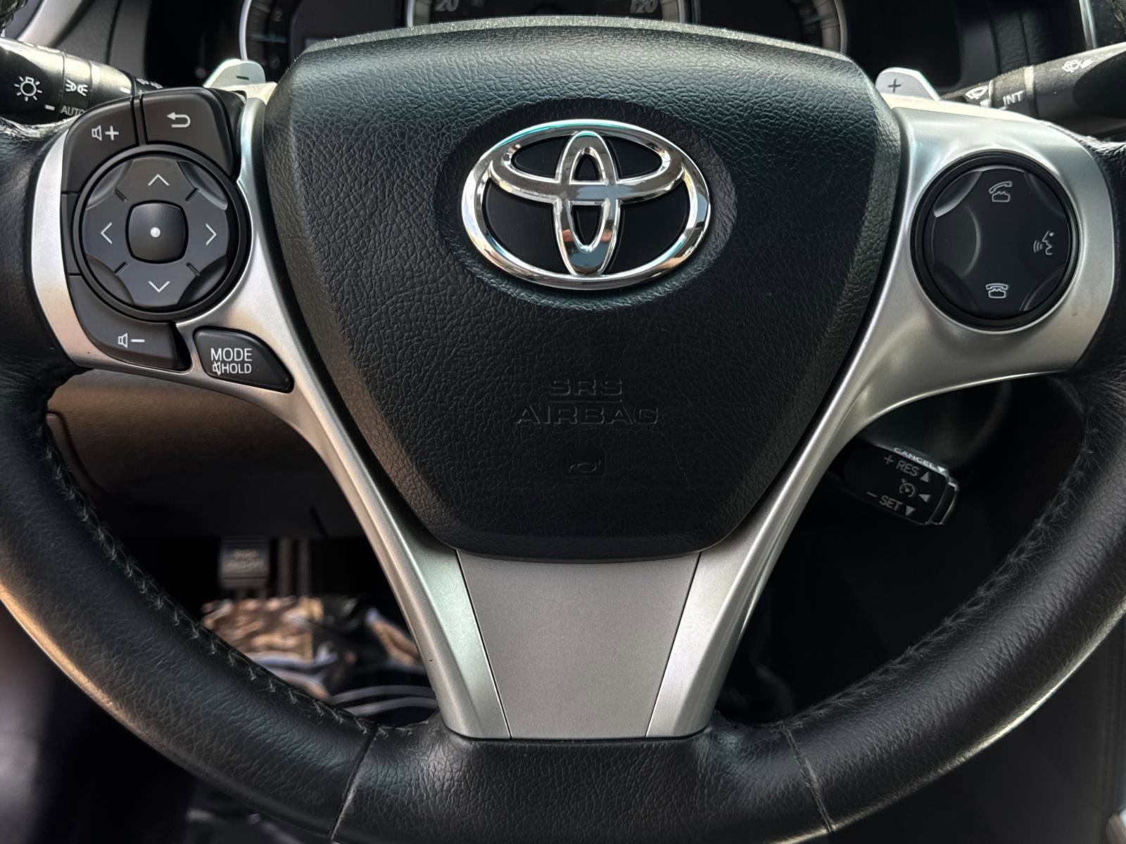 Used 2012 Toyota Camry SE w/ Leather Pkg FWD image 19