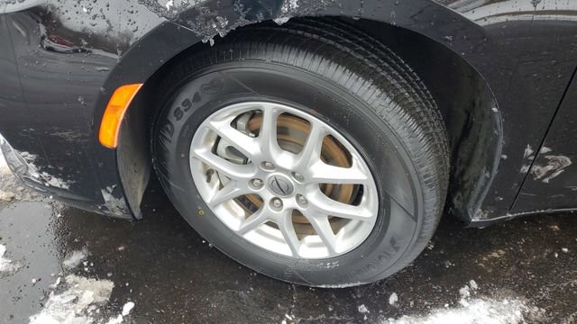 Certified 2024 Chrysler Pacifica Touring-L image 4