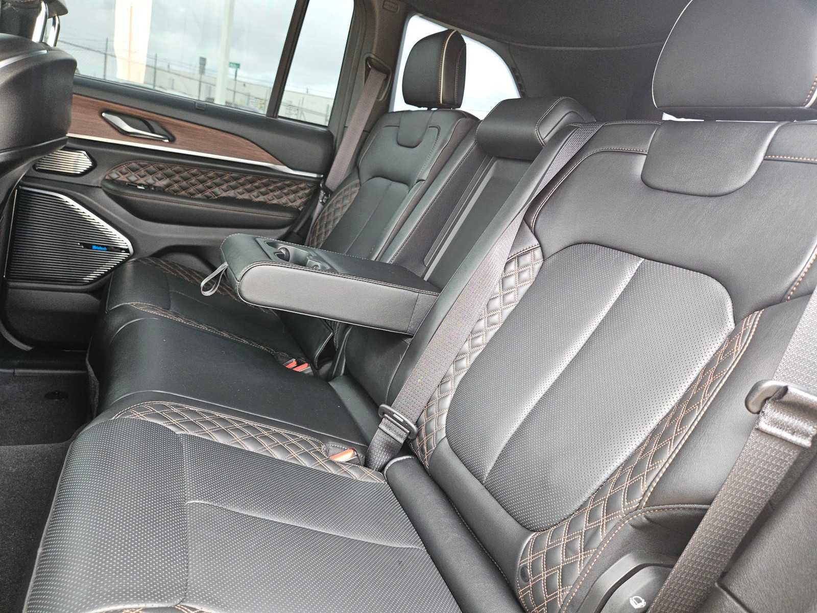 Used 2022 Jeep Grand Cherokee Summit w/ Luxury Tech Group V image 16