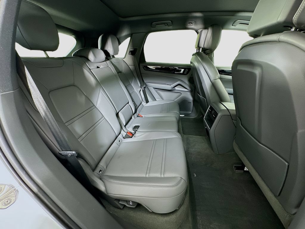 Certified 2022 Porsche Cayenne AWD/4WD image 29