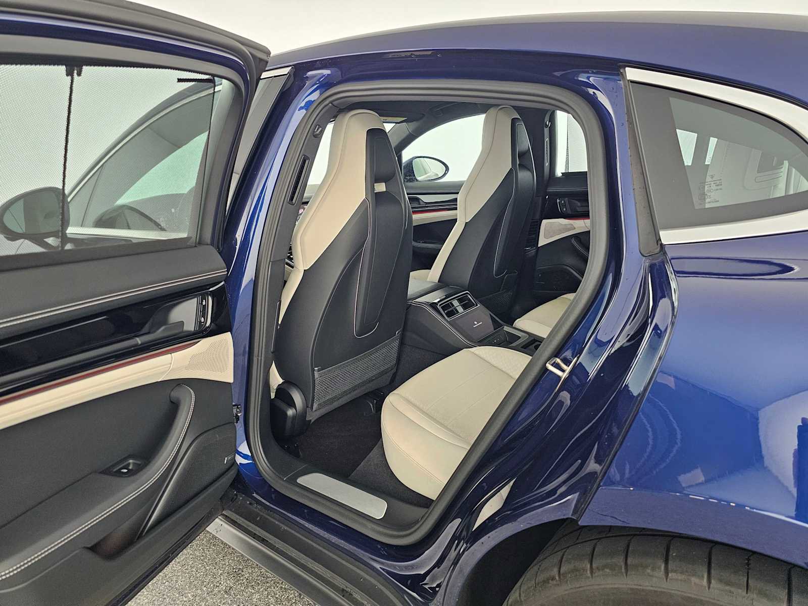 Used 2024 Porsche Panamera 4 image 30