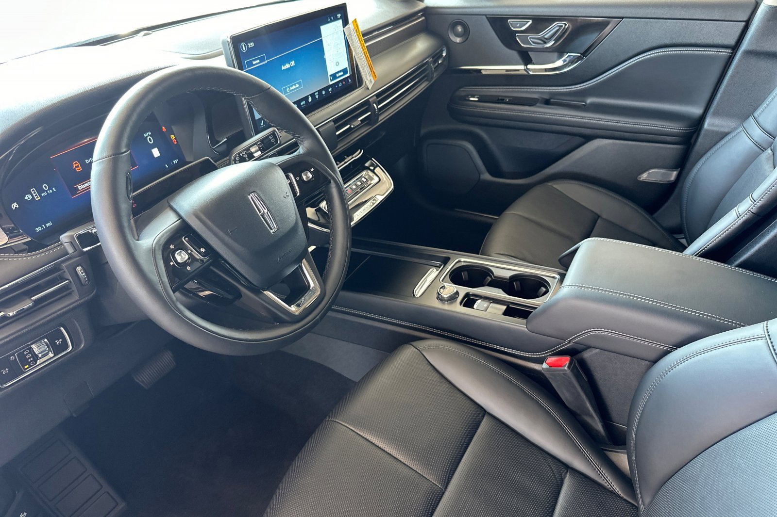 New 2025 Lincoln Corsair Reserve w/ Equipment Group 202A image 9