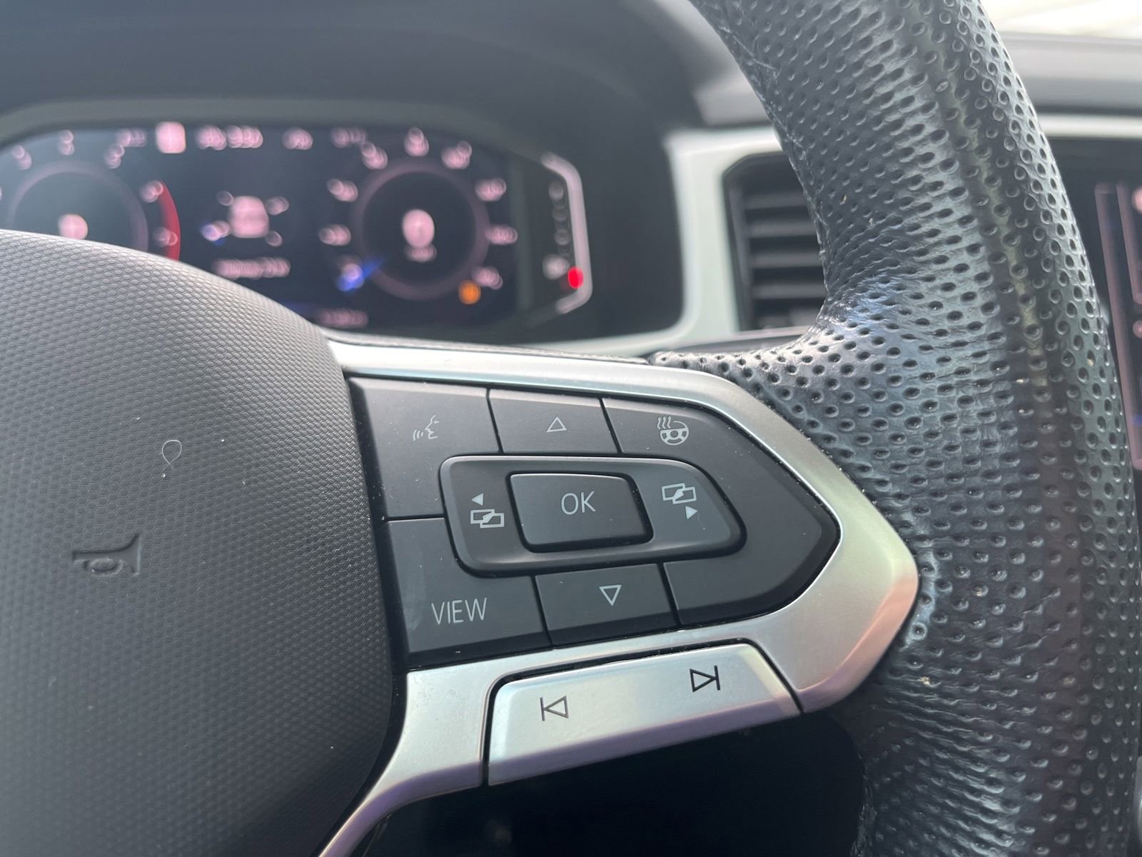 Used 2023 Volkswagen Atlas SEL R-Line AWD/4WD image 14