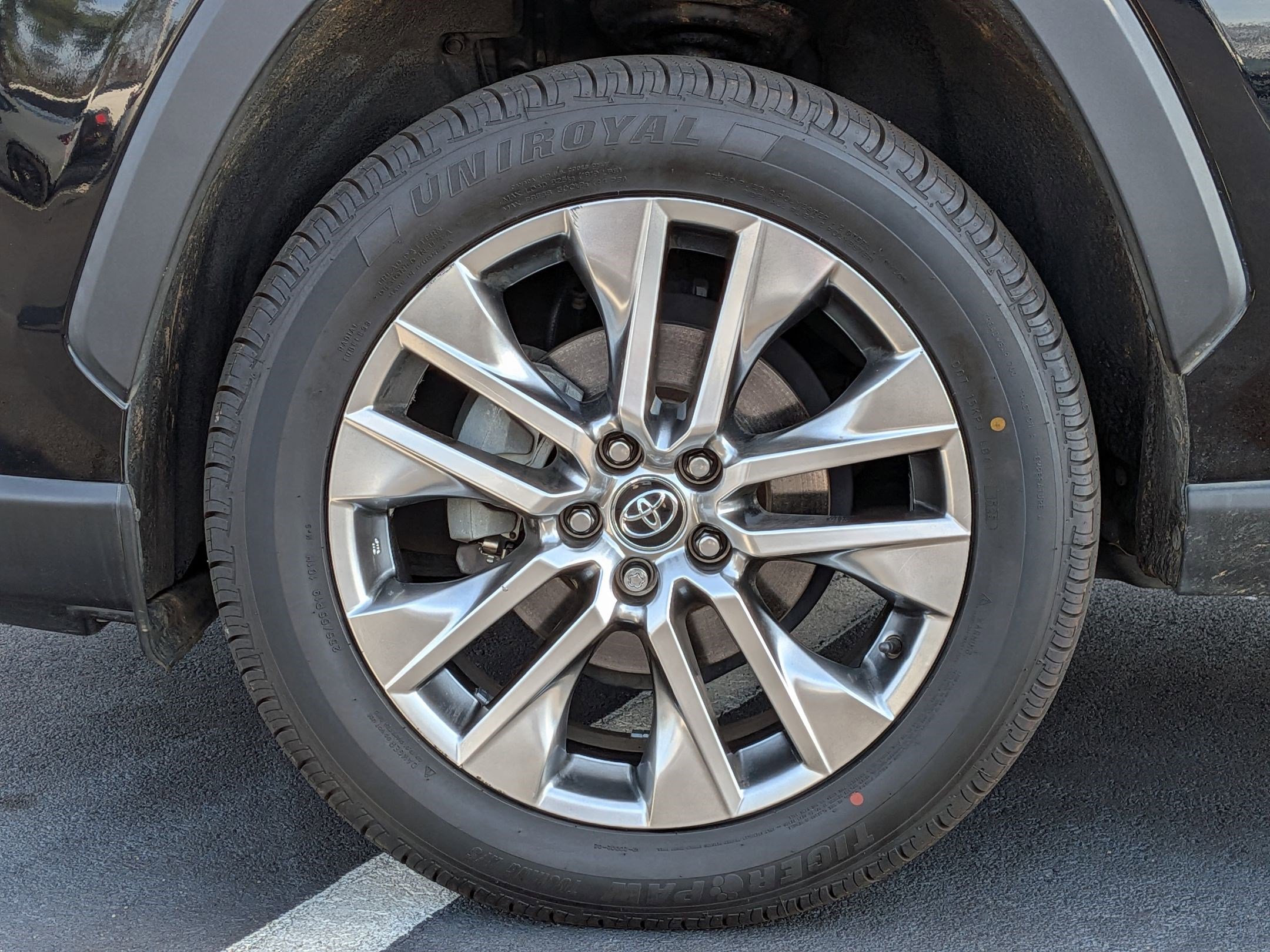 Used 2020 Toyota RAV4 XLE Premium image 13