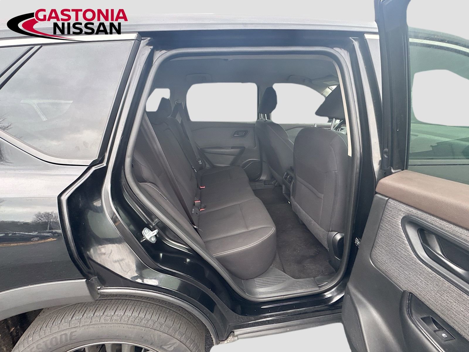 Used 2023 Nissan Rogue S image 31