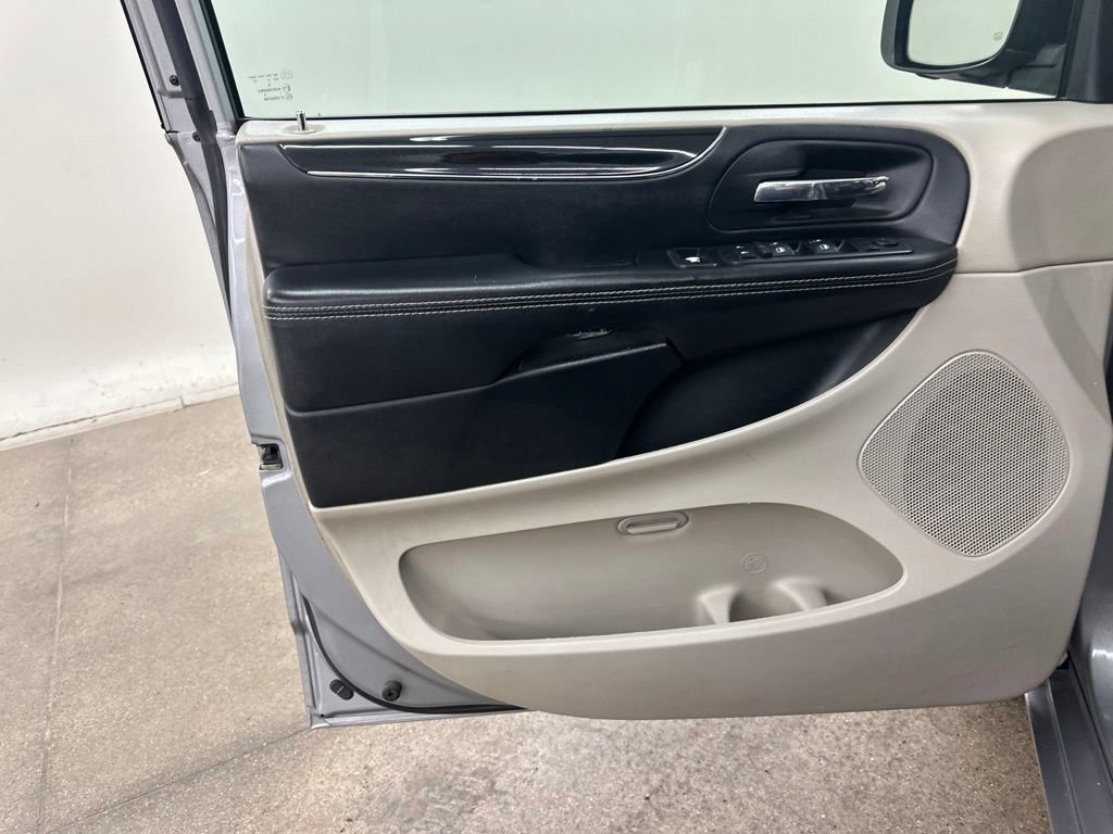 Used 2017 Dodge Grand Caravan SXT FWD image 29
