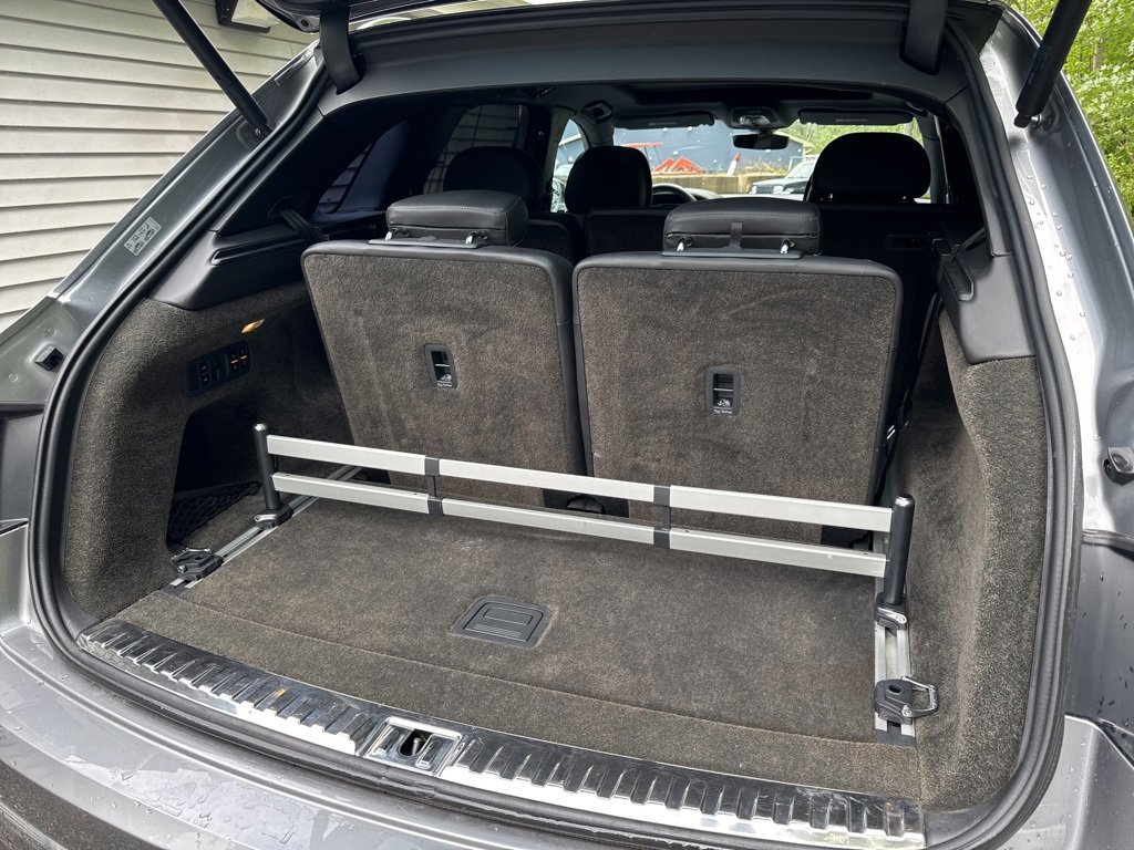 Used 2018 Bentley Bentayga Activity image 45