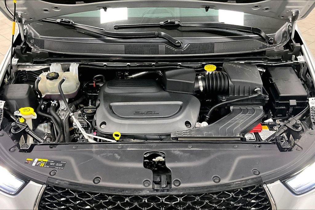 Used 2024 Chrysler Pacifica Touring-L image 30