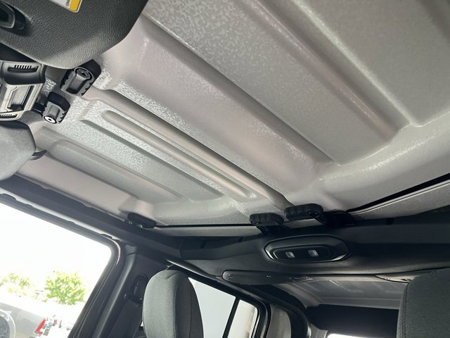 New 2025 Jeep Gladiator Sport image 15