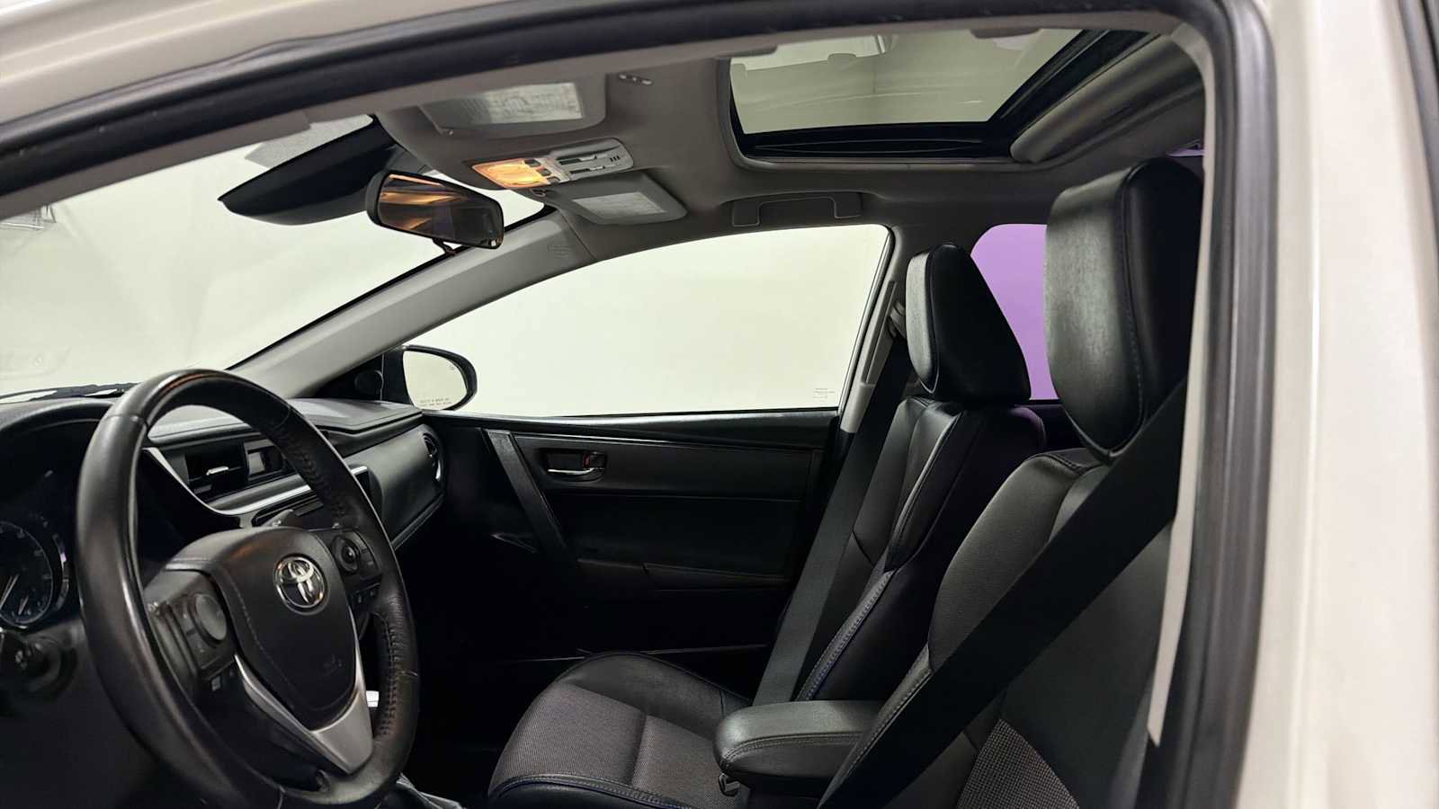 Used 2017 Toyota Corolla SE w/ SE Premium Package image 23