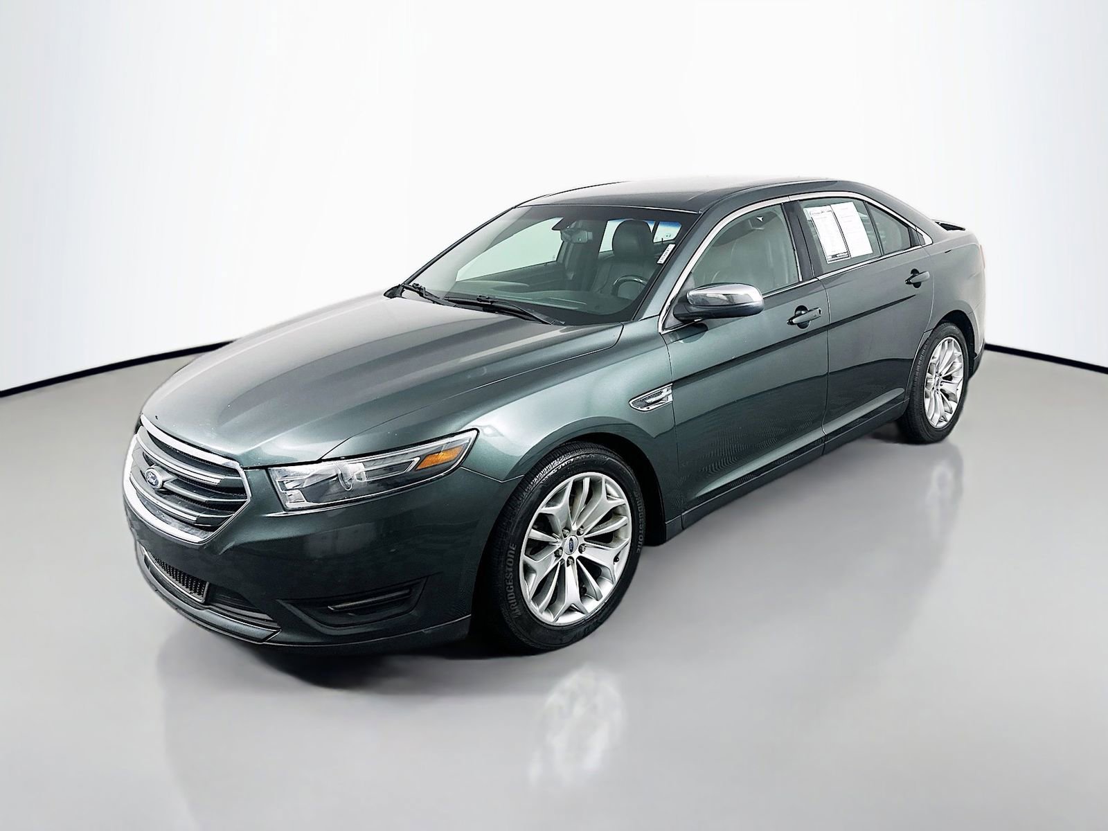 Used 2016 Ford Taurus Limited FWD image 3
