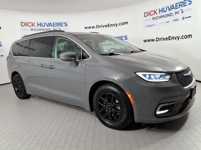 Used 2022 Chrysler Pacifica Touring-L FWD image 3