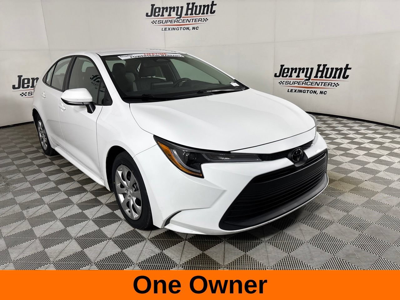 Used 2025 Toyota Corolla LE FWD image 4