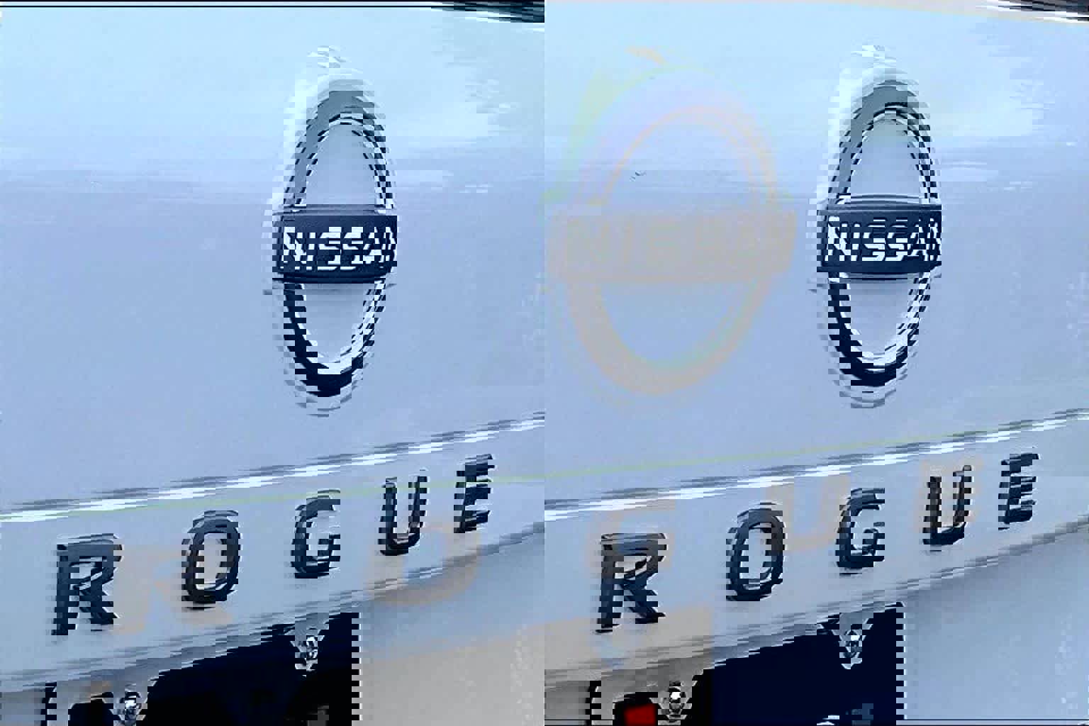 New 2026 Nissan Rogue Platinum image 15