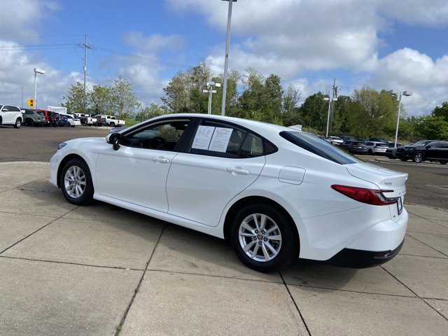 Used 2025 Toyota Camry LE image 7