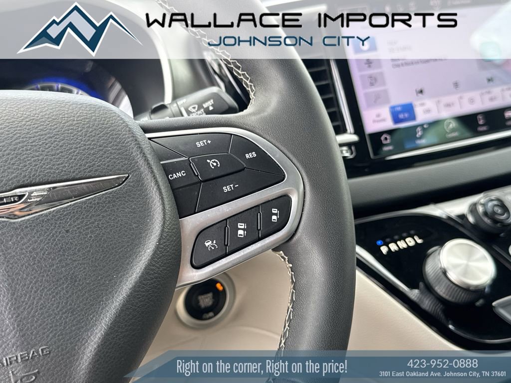Used 2022 Chrysler Pacifica Touring-L FWD image 30