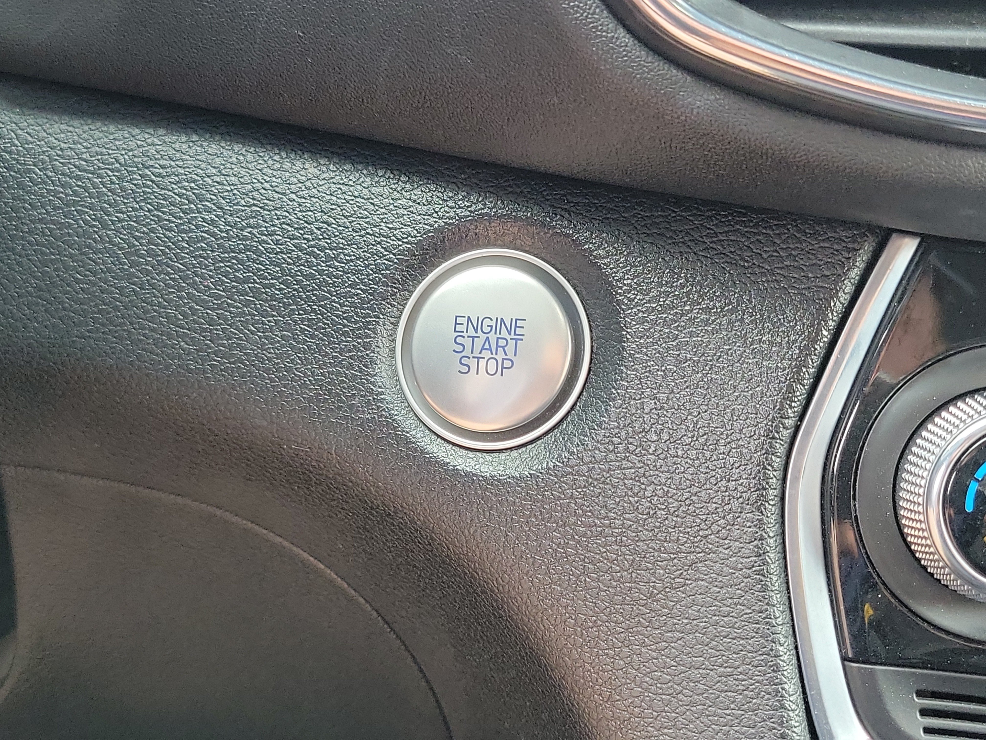 Used 2019 Hyundai Santa Fe Limited FWD image 16