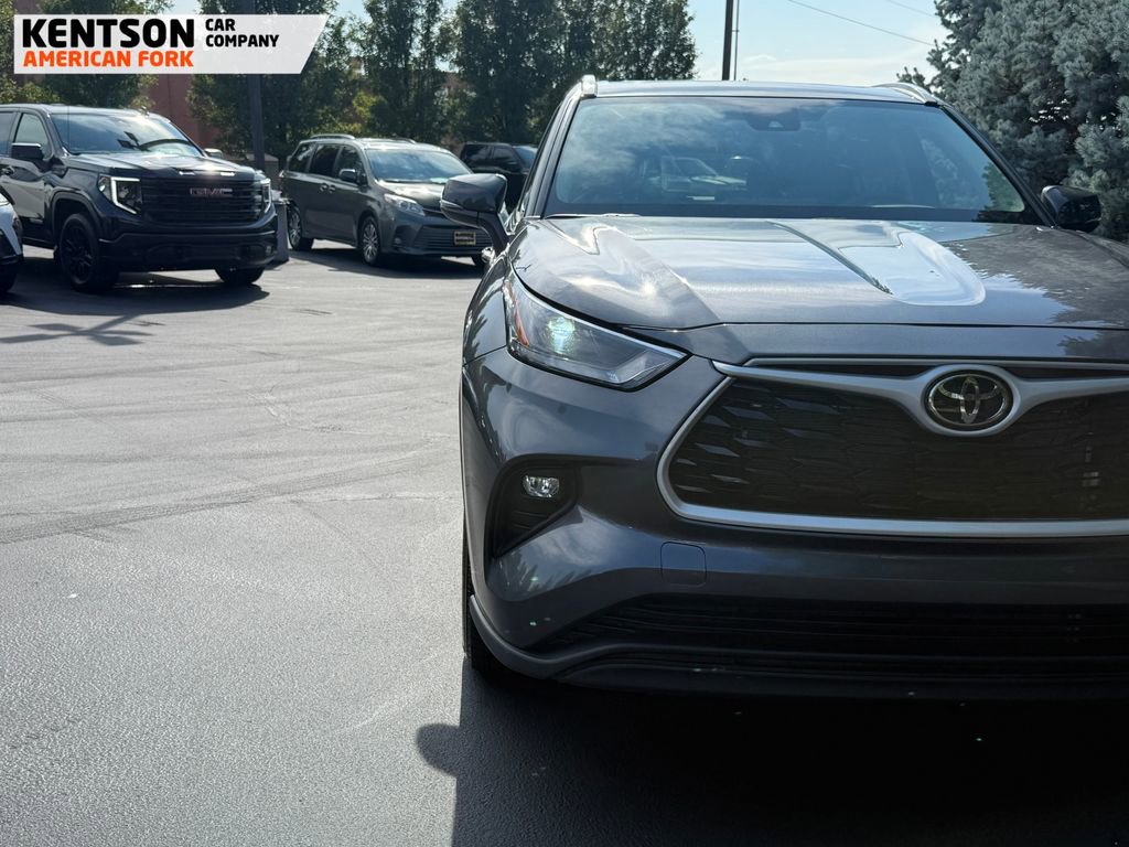 Used 2025 Toyota Highlander XLE image 14