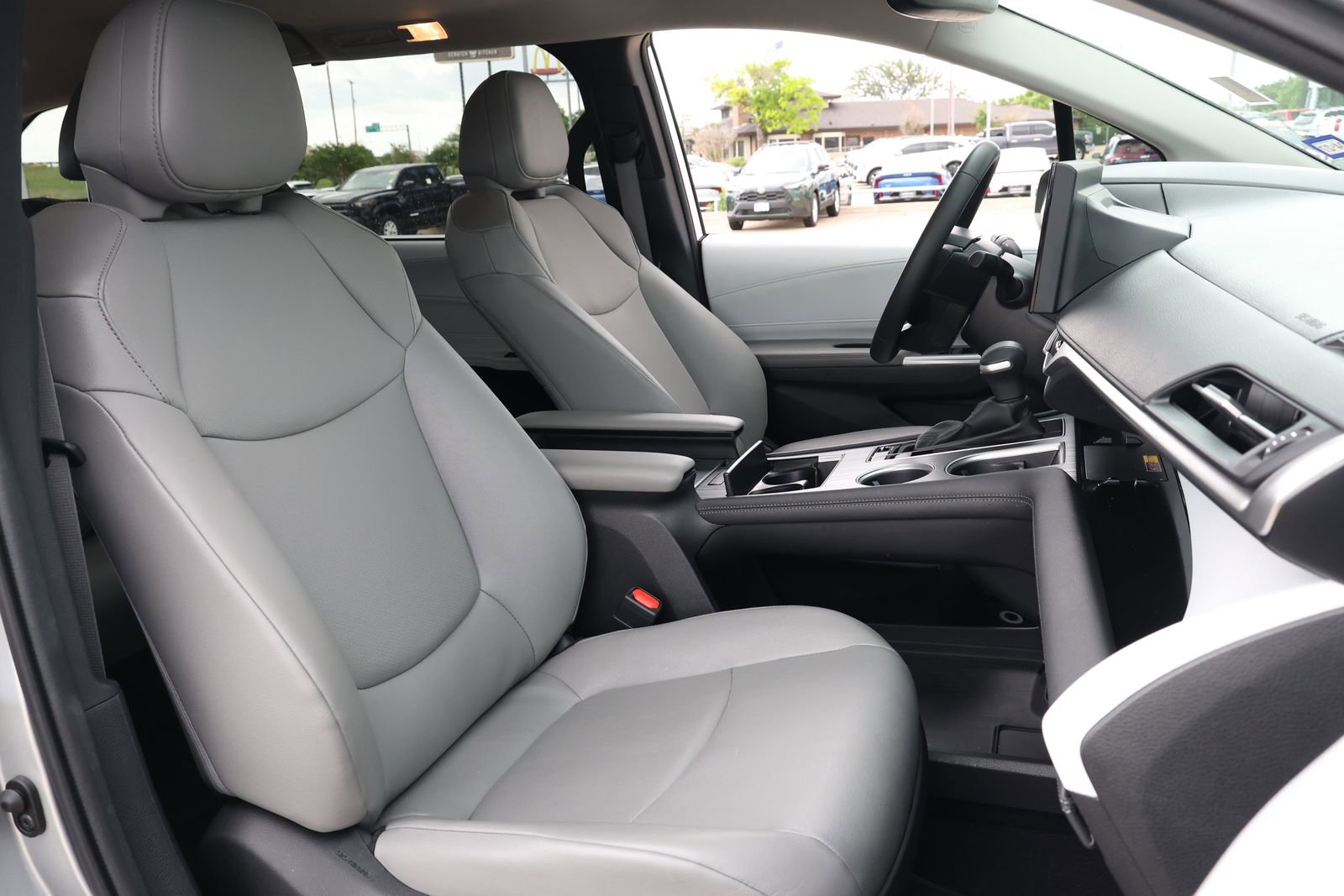 Used 2025 Toyota Sienna XLE image 29