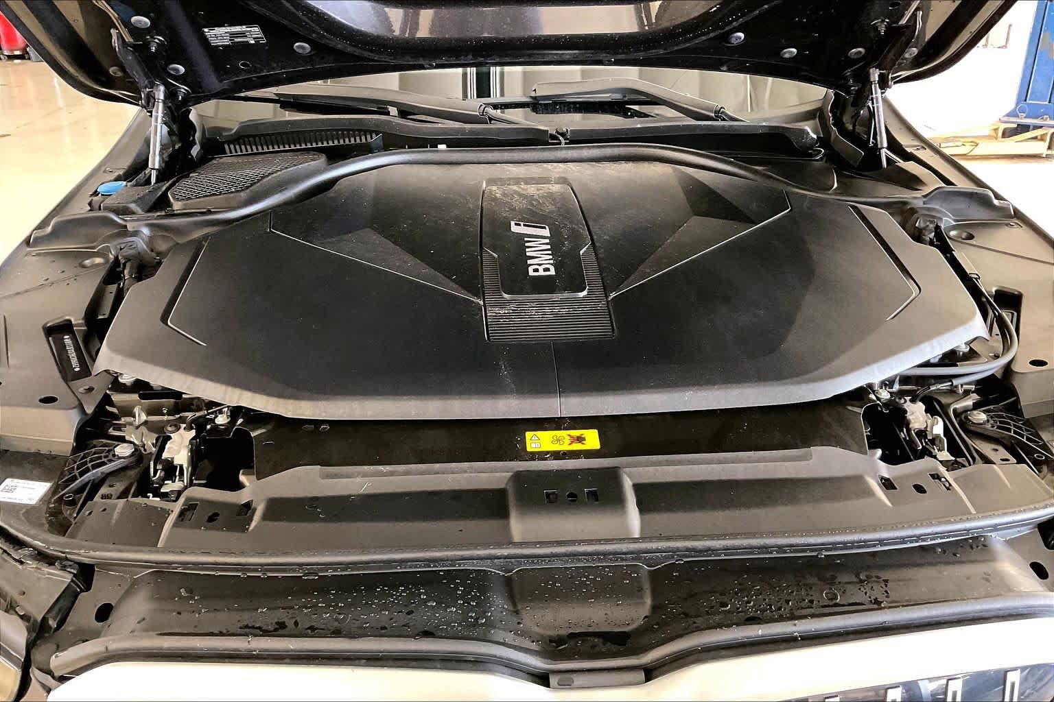 Used 2024 BMW i5 eDrive40i w/ M Sport Package RWD image 28
