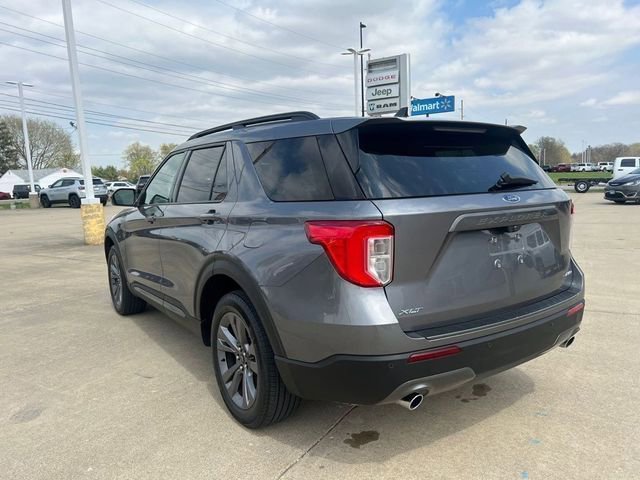 Used 2022 Ford Explorer XLT w/ Equipment Group 202A image 7