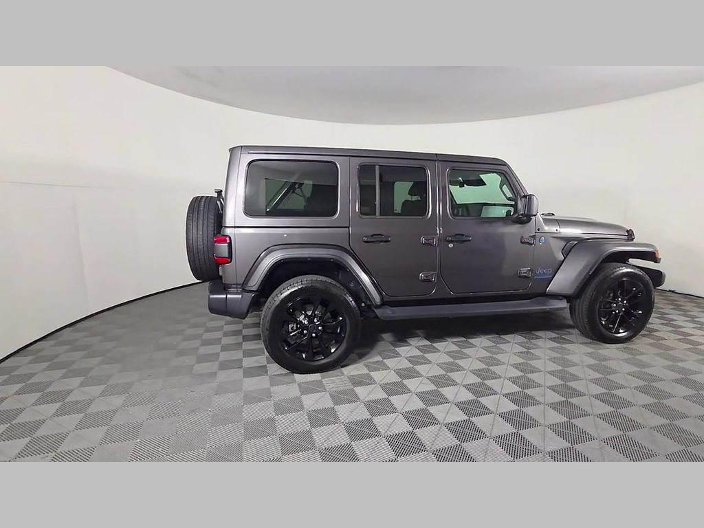 Used 2025 Jeep Wrangler Unlimited Sahara AWD/4WD image 39