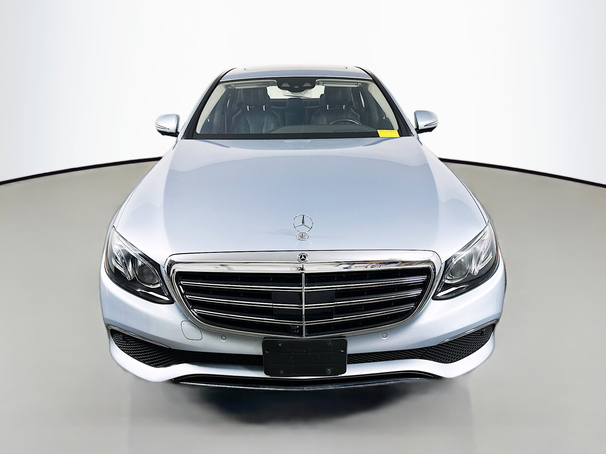 Used 2018 Mercedes-Benz E 300 4MATIC image 2