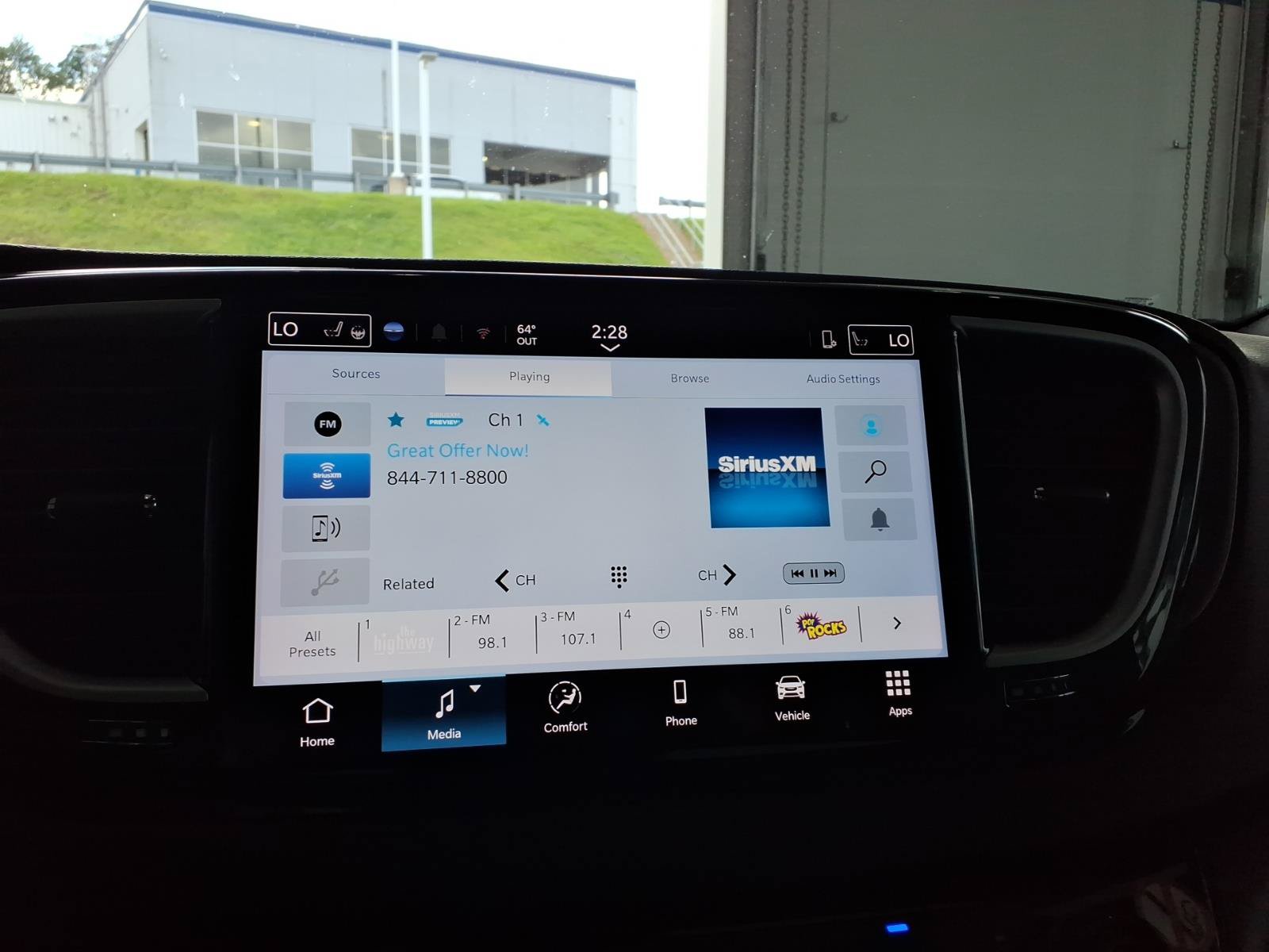 Used 2025 Chrysler Pacifica Select FWD image 21