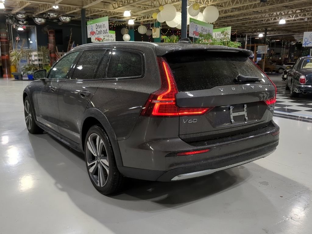 Used 2025 Volvo V60 B5 Cross Country Plus image 7