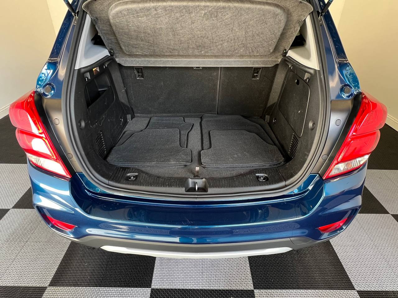 Used 2019 Chevrolet Trax LT w/ LT Convenience Package image 26