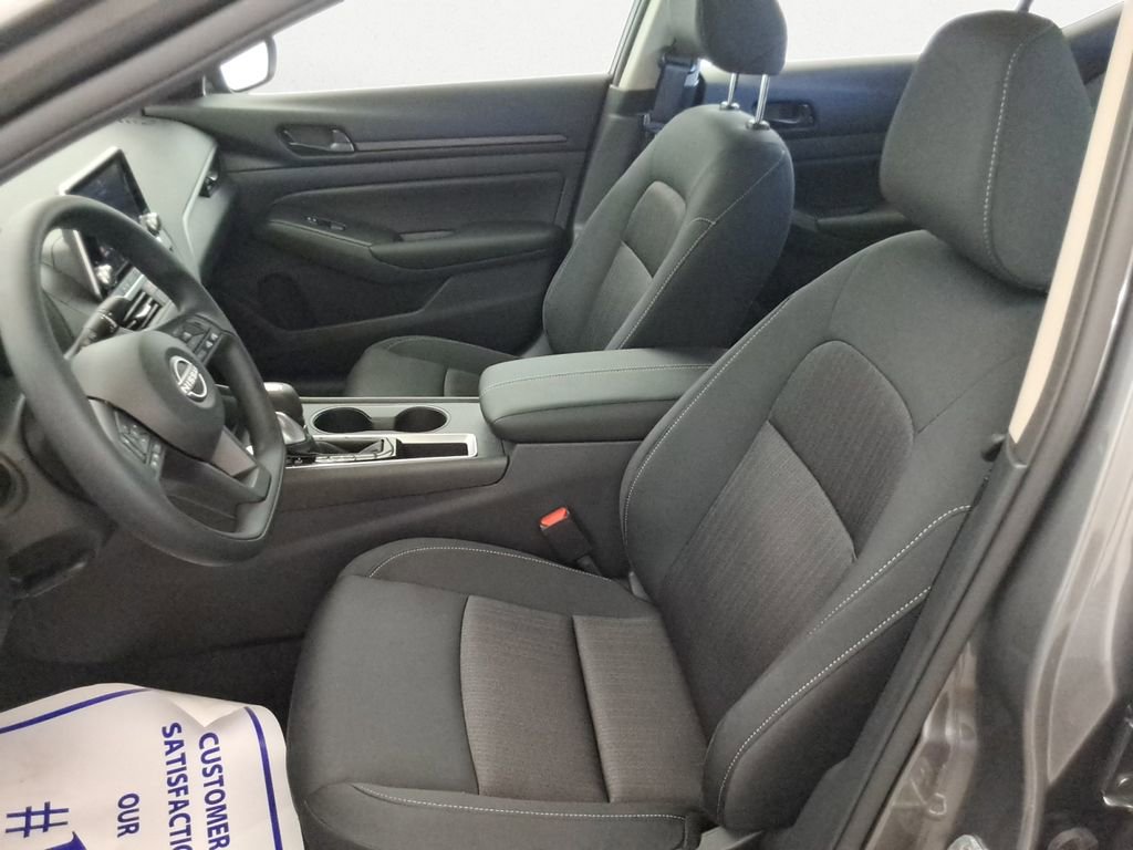 Used 2025 Nissan Altima 2.5 S FWD image 12
