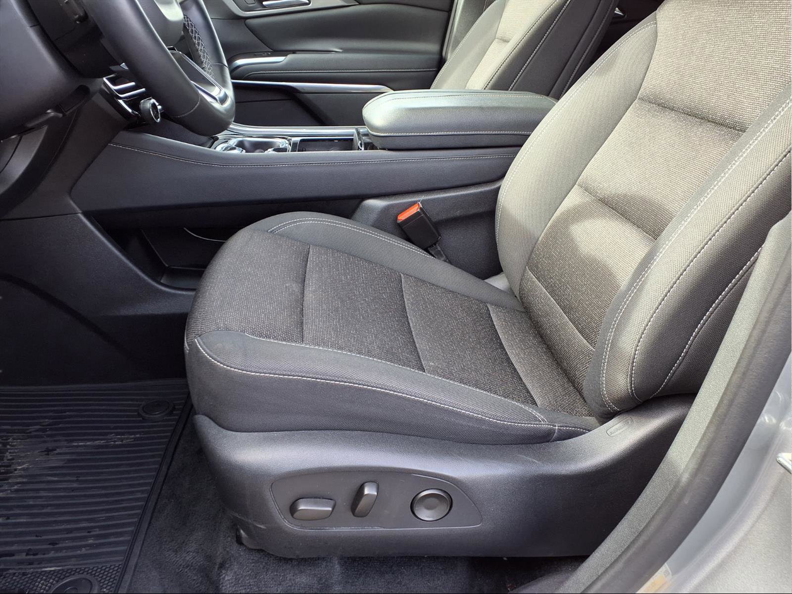 Used 2024 Chevrolet Traverse LT FWD image 17