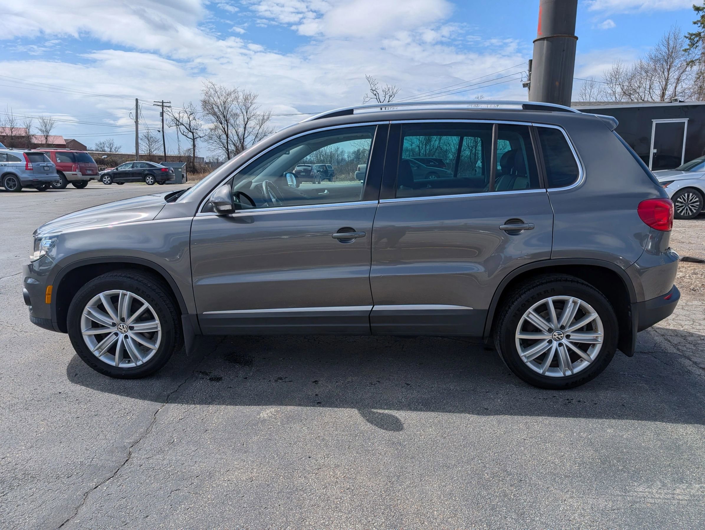 Used 2016 Volkswagen Tiguan SE AWD/4WD image 2